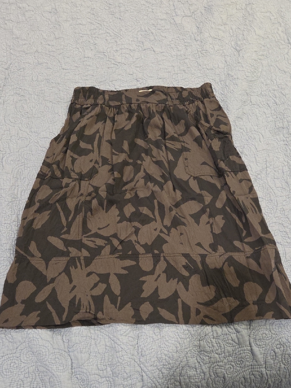 LOFT Grayand Black Tropical Leaf-Print A-Line Skirt Size M!